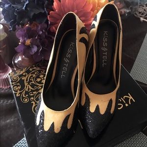 Yellow and black pumps! GREAT for any occasion!